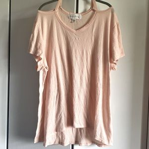 French Laundry 1X hi-lo gauze tunic, lt peach color, cold shoulder, cap sleeve
